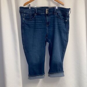 Torrid super soft jegging crop jeans size 24